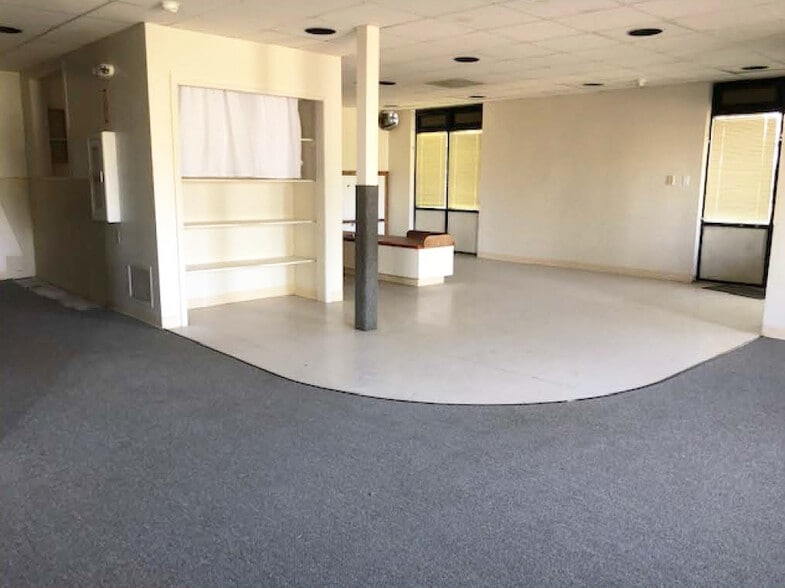 172 Nevada st, Herlong, CA for sale - Interior Photo - Image 2 of 35