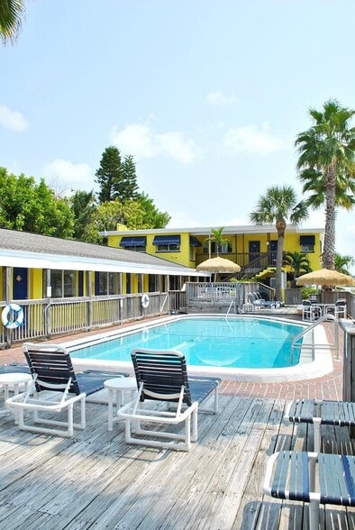 401 E Shore Dr, Clearwater Beach, FL for sale - Building Photo - Image 3 of 19