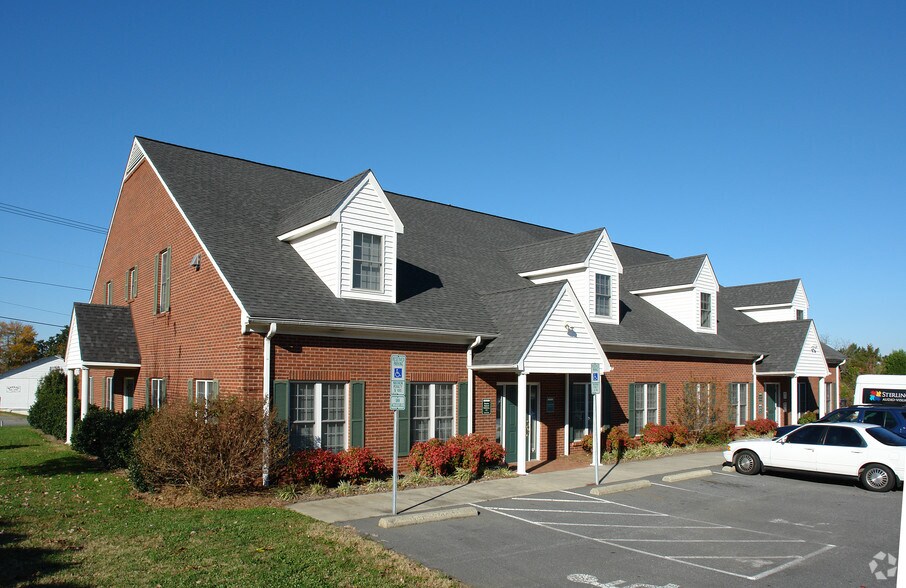 3802 Clemmons Rd, Clemmons, NC à louer - Photo principale - Image 1 de 8