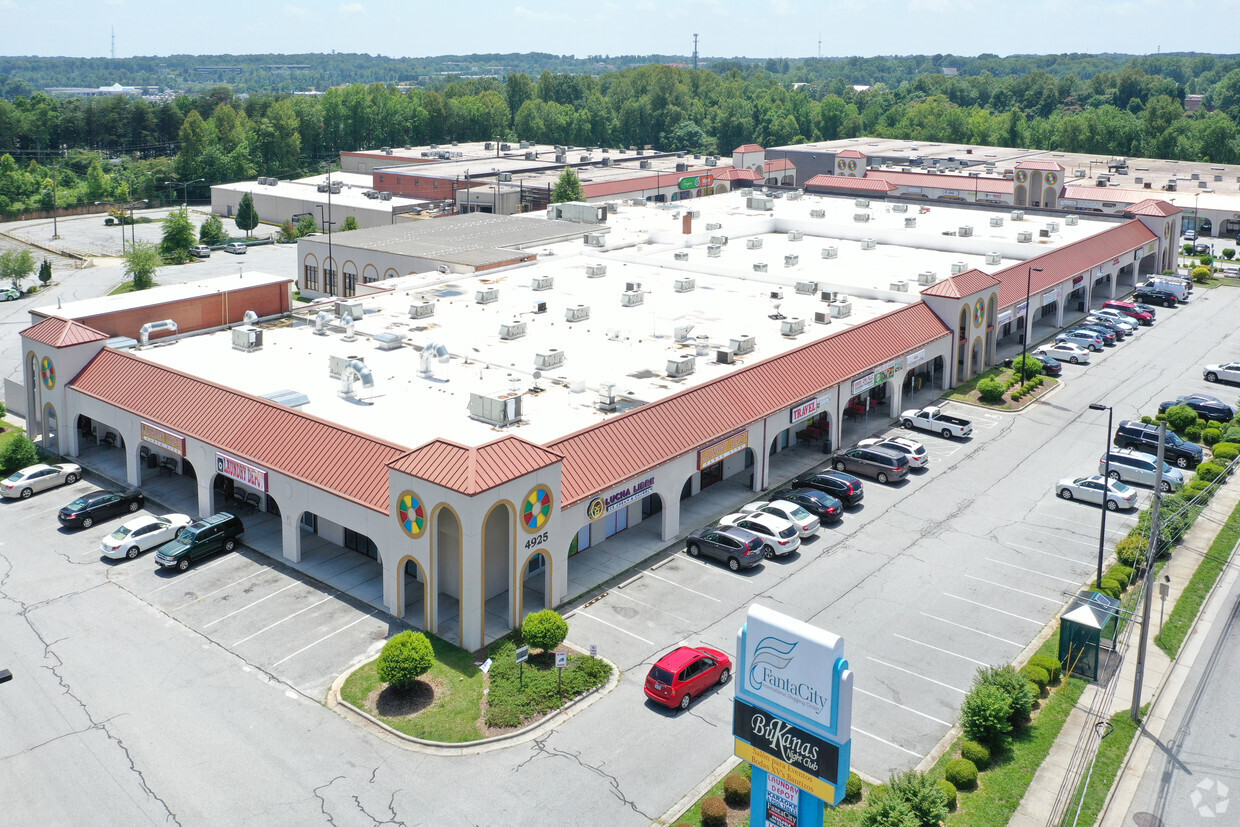 4925 W Market St, Greensboro, NC à vendre Photo du bâtiment- Image 1 de 1