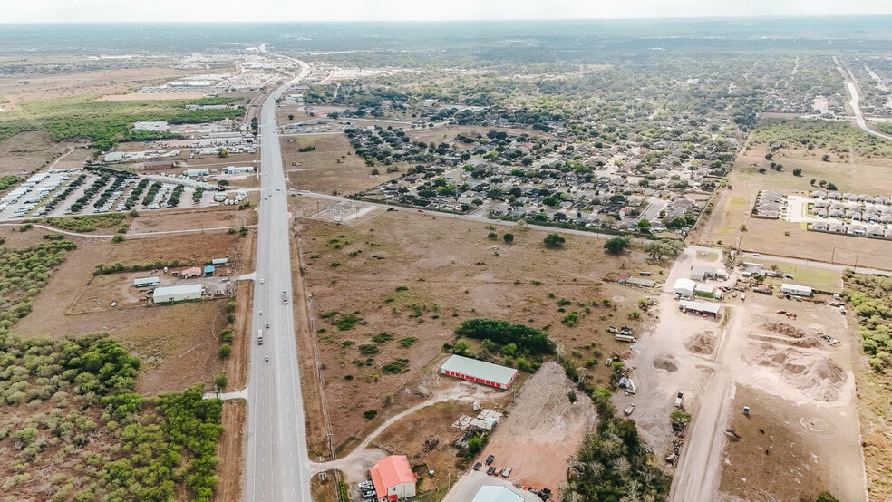 Navarro, Victoria, TX à vendre - Photo du bâtiment - Image 2 de 10