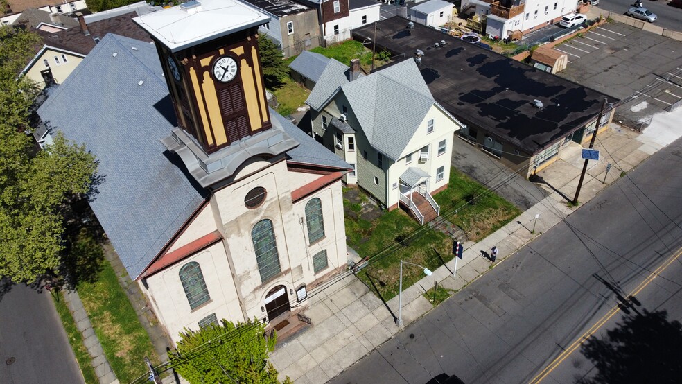 331-341 High St, Perth Amboy, NJ portfolio of 1 properties for sale on LoopNet.ca - Building Photo - Image 2 of 4