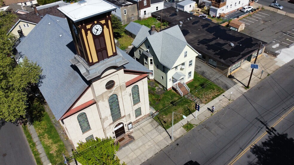 331-341 High St, Perth Amboy, NJ portefeuille de 1 propriétés à vendre sur LoopNet.ca - Photo du bâtiment - Image 2 de 4