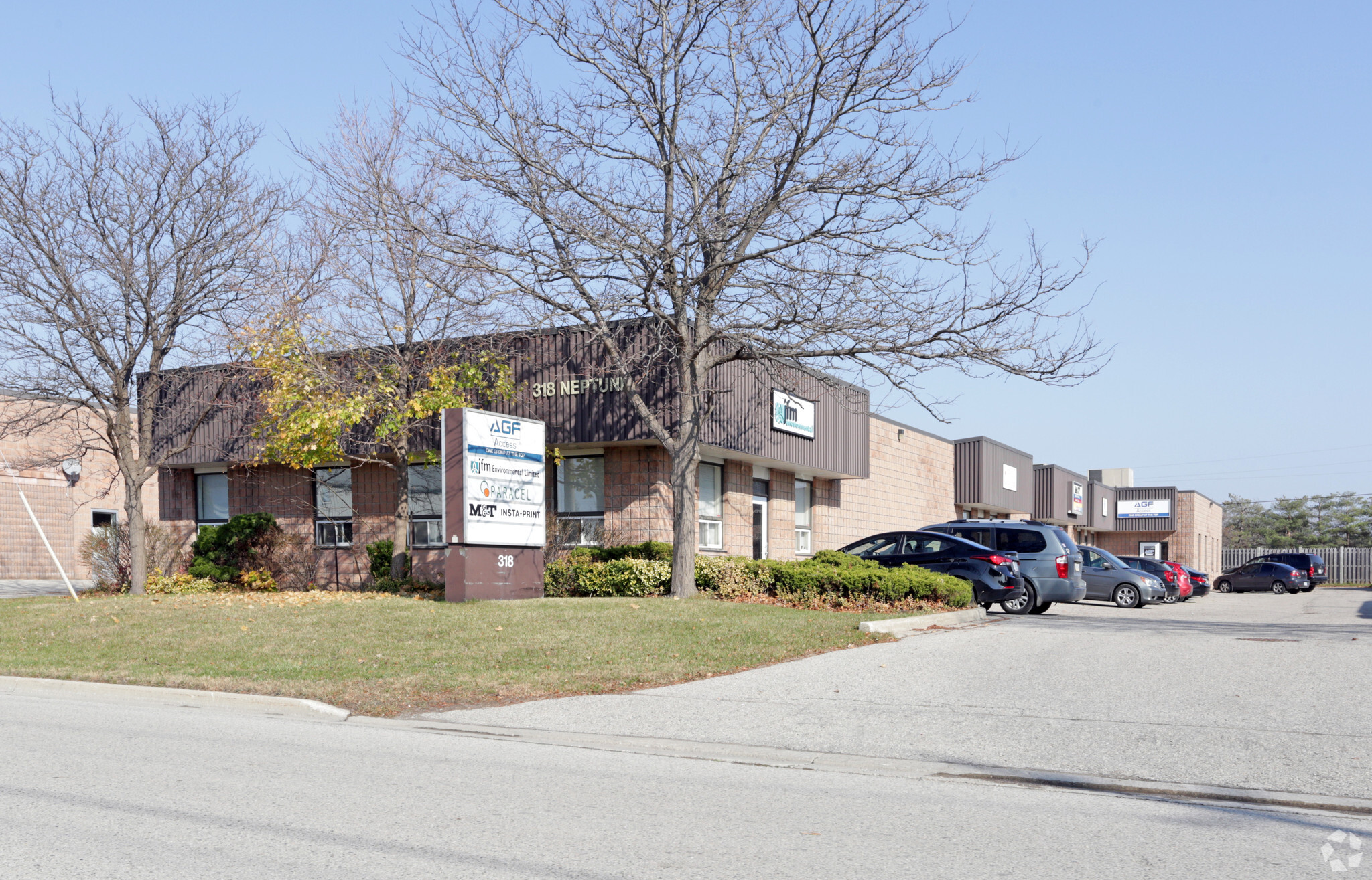 318 Neptune Cres, London, ON for lease Primary Photo- Image 1 of 3