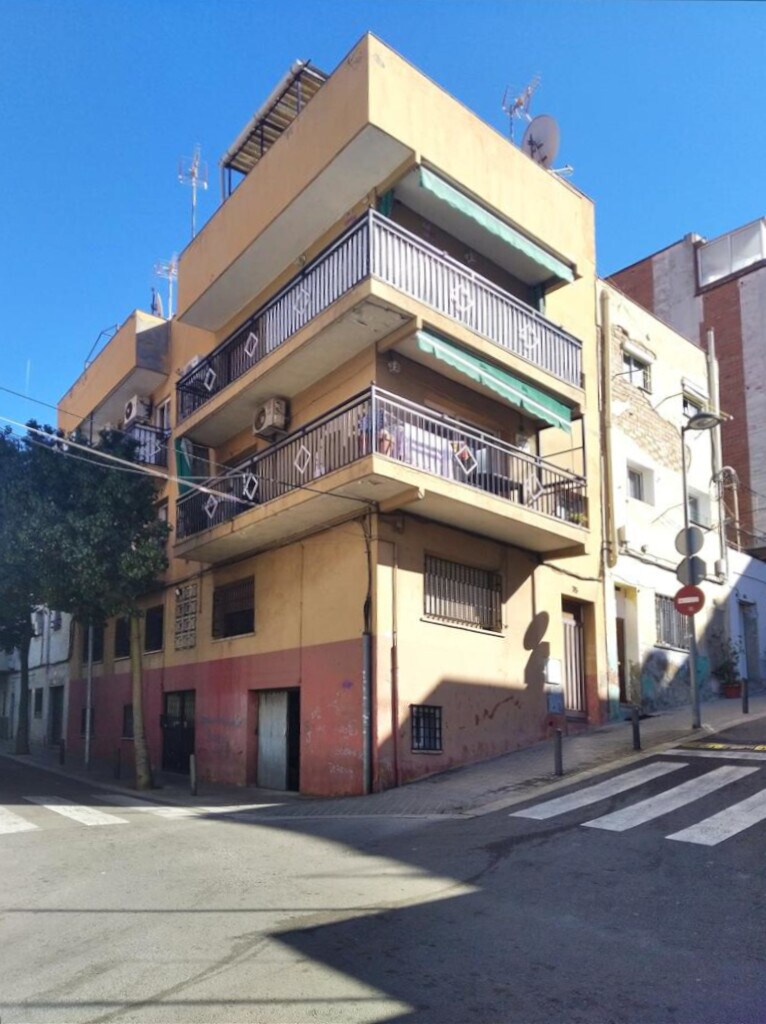 Immeuble residentiel dans Badalona, Barcelona à vendre Photo du bâtiment- Image 1 de 2