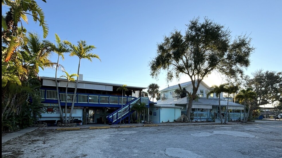 4391 Dixie Hwy NE, Palm Bay, FL à vendre - Photo du bâtiment - Image 3 de 16