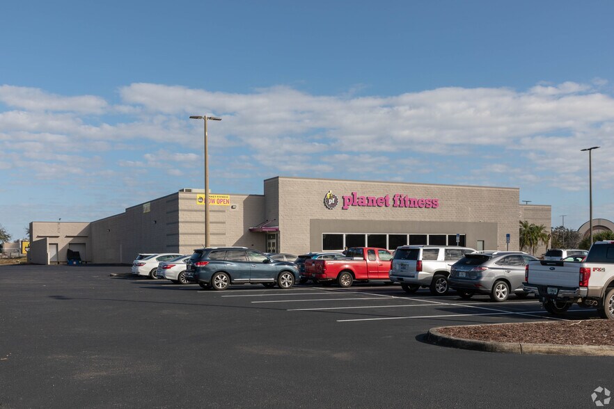 9 Eagle Ridge Dr, Lake Wales, FL à louer - Photo du bâtiment - Image 3 de 4