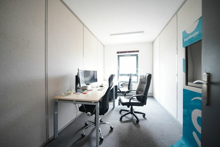 113 Rue Du 1 Mars 1943, Villeurbanne for lease - Interior Photo - Image 3 of 10