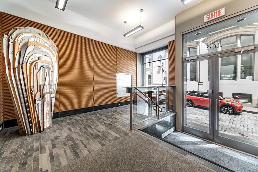 468 Rue Saint-Jean, Montréal, QC for lease - Interior Photo - Image 2 of 13