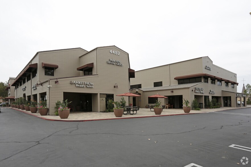 4482 Barranca Pky, Irvine, CA à louer - Photo du bâtiment - Image 3 de 5