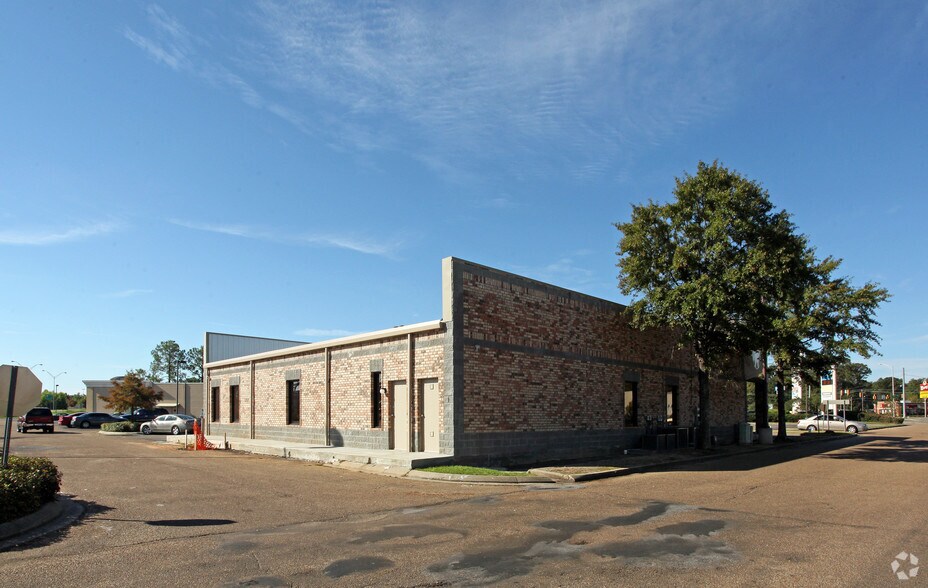 5910 US Highway 49, Hattiesburg, MS à louer - Photo du bâtiment - Image 2 de 2
