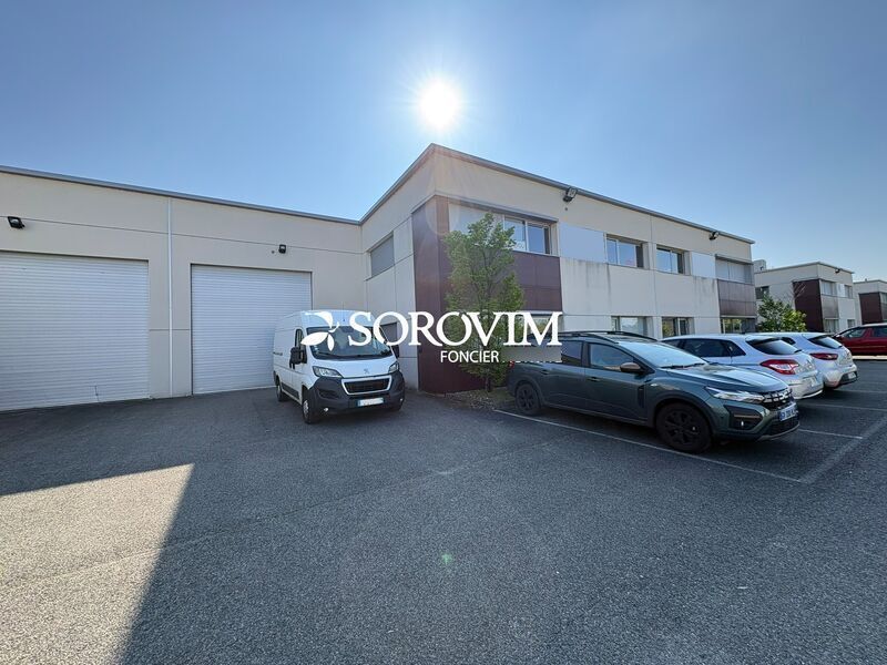 Flex in Décines-Charpieu for lease Building Photo- Image 1 of 9
