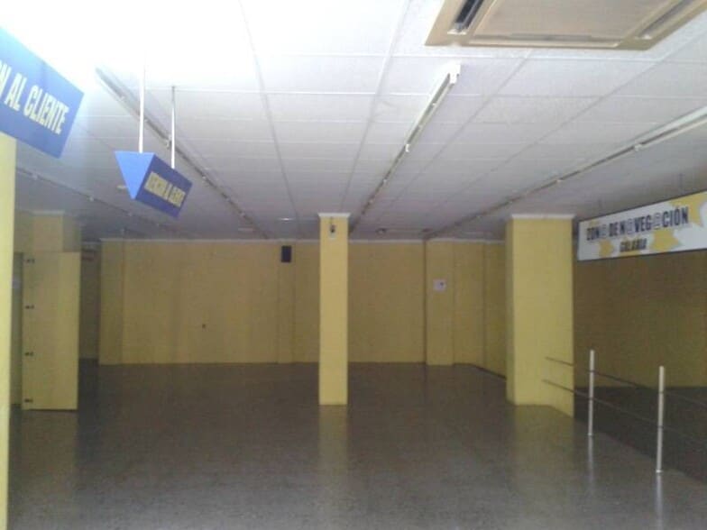Retail in Ontinyent, Valencia for lease - Building Photo - Image 2 of 2