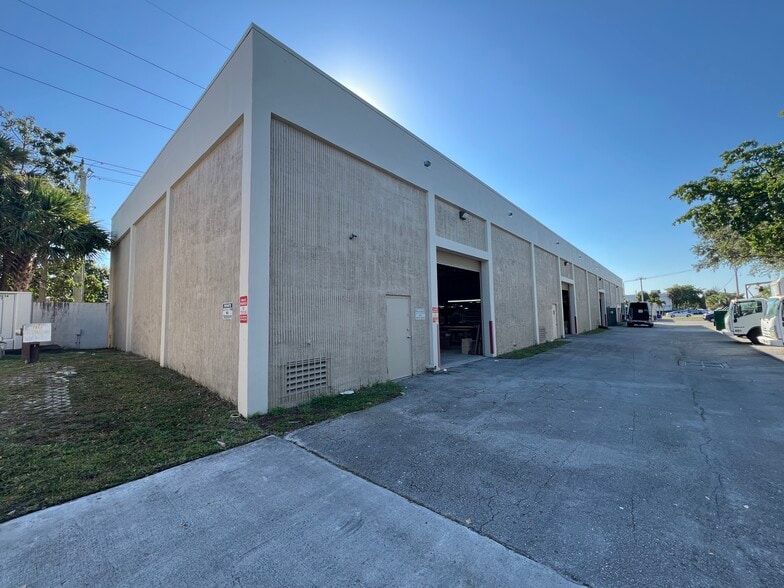 4099 N Dixie Hwy, Boca Raton, FL for lease - Building Photo - Image 1 of 7