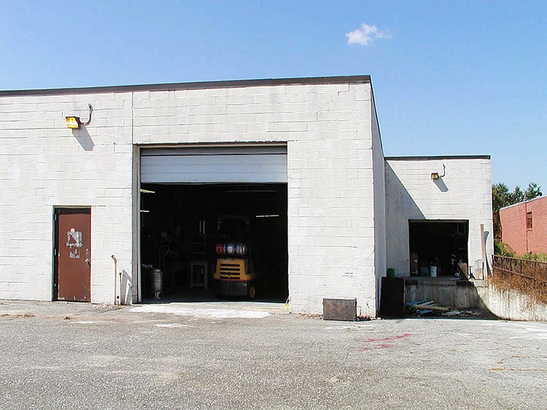 2071-2079 9th Ave, Ronkonkoma, NY à louer - Autre - Image 2 de 6