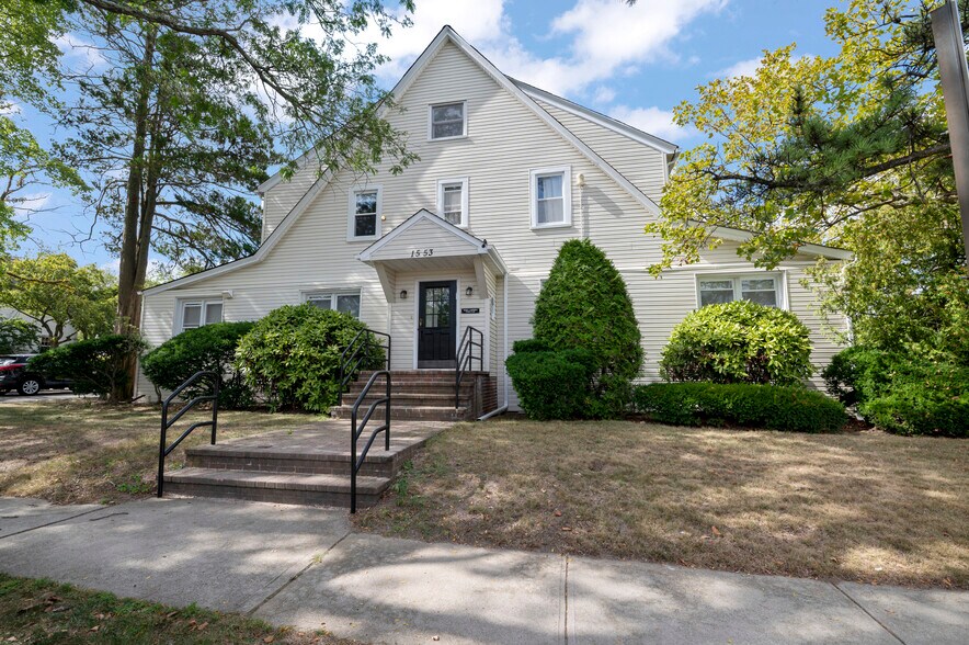 1553 Broadway, Hewlett, NY for lease - Building Photo - Image 1 of 9