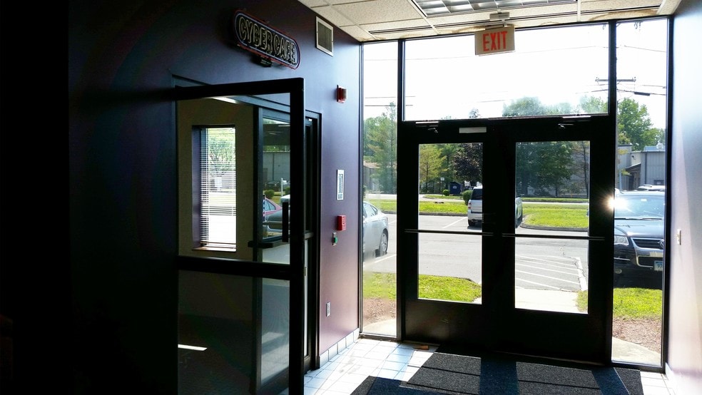 12 Corporate Dr, North Haven, CT for lease - Building Photo - Image 3 of 3