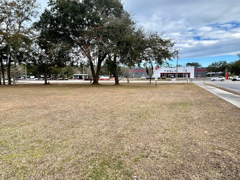 2550 N Main St, Gainesville, FL à vendre - Photo du bâtiment - Image 2 de 16