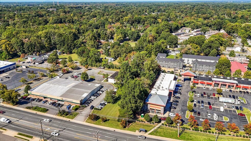 5005 N Tryon St, Charlotte, NC à vendre - Aérien - Image 3 de 9