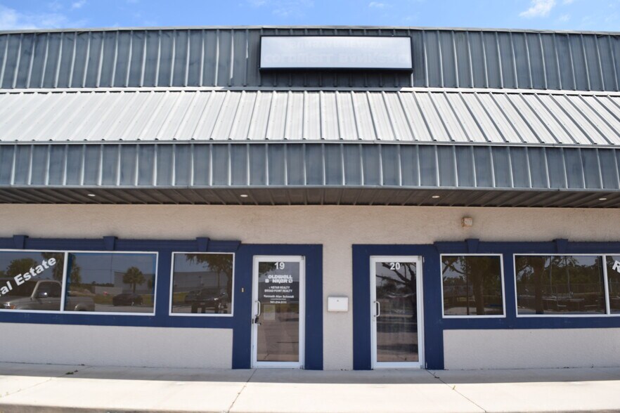 31 Chailett Rd, Rotonda West, FL à louer - Photo du bâtiment - Image 3 de 7