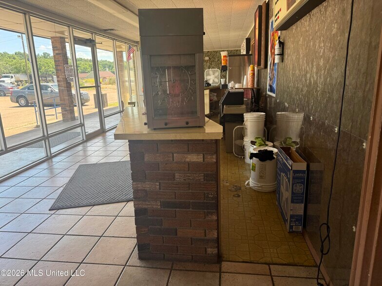 1405 Kmart Plaza Dr, Yazoo City, MS à vendre - Photo intérieure - Image 3 de 17