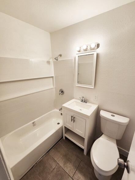 2105-2125 Donna St 811 & 813 Judson ave, North Las Vegas, NV for sale - Building Photo - Image 3 of 26