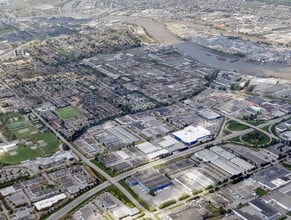 12851 Bathgate Way, Richmond, BC à louer Photo du bâtiment- Image 2 de 3