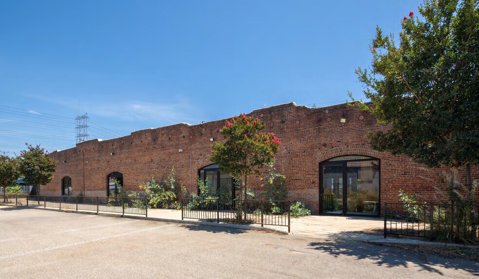 2159 Bay St, Los Angeles, CA à louer - Photo du bâtiment - Image 3 de 9