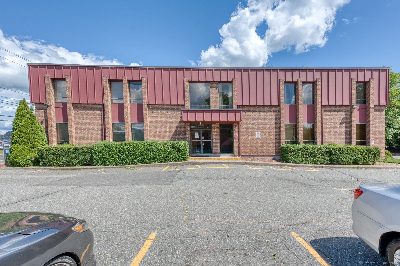 135 Burnside Ave, East Hartford, CT à vendre Photo principale- Image 1 de 4