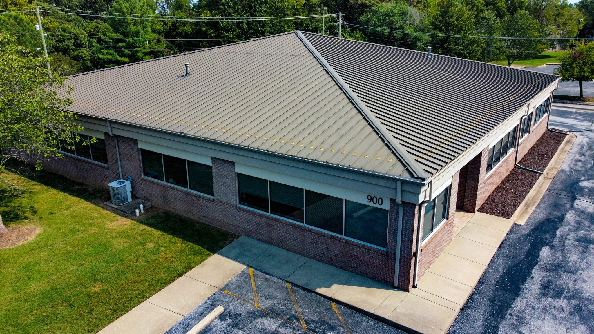 1005 Beau Terre Dr, Bentonville, AR for lease Building Photo- Image 1 of 17