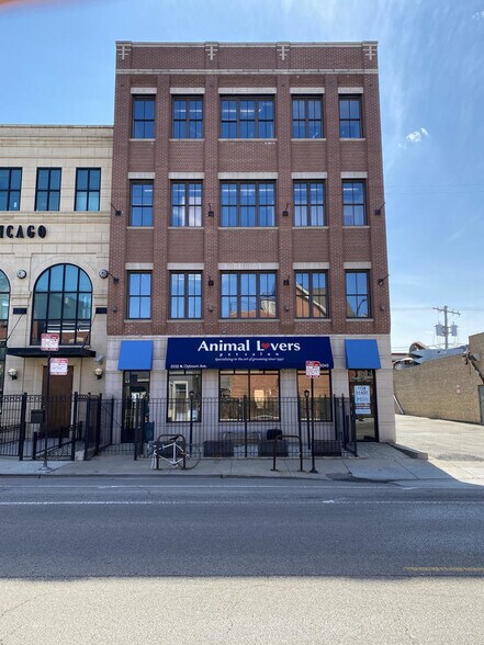 2232 N Clybourn Ave, Chicago, IL for lease - Building Photo - Image 1 of 1