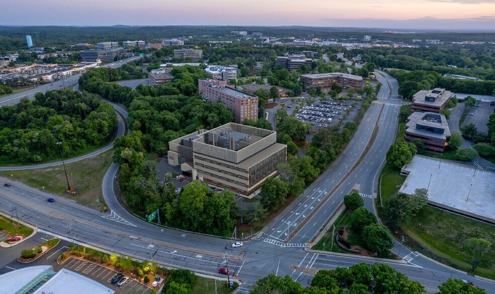 1 Burlington Mall Rd, Burlington, MA à louer - Photo du bâtiment - Image 3 de 17