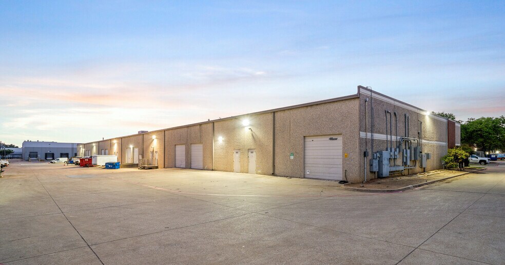2307 Springlake Rd, Farmers Branch, TX à louer - Photo du bâtiment - Image 3 de 24
