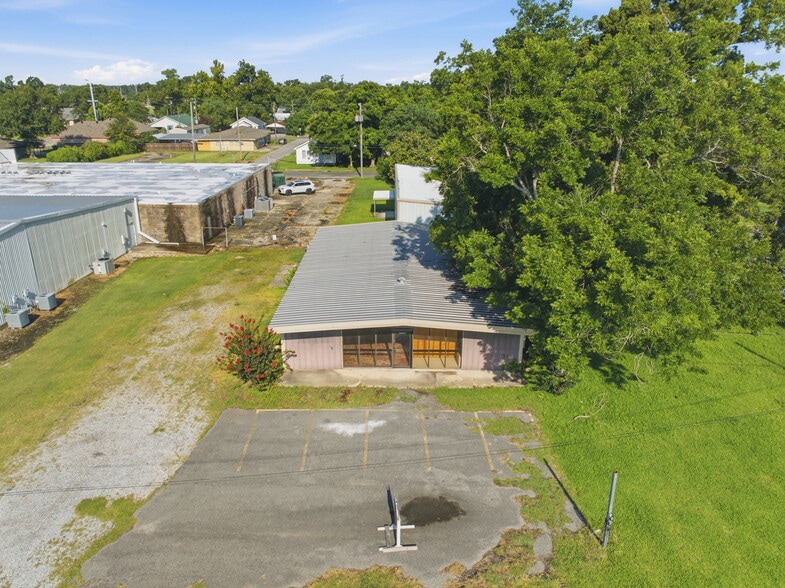1315 Ruth St, Sulphur, LA à louer - Photo du bâtiment - Image 2 de 10