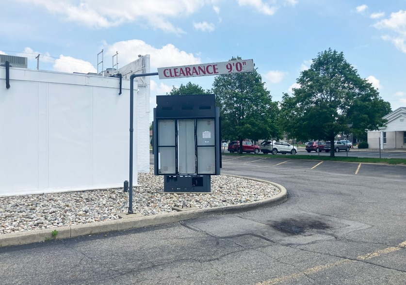 1317 N Eaton St, Albion, MI for sale - Building Photo - Image 3 of 31