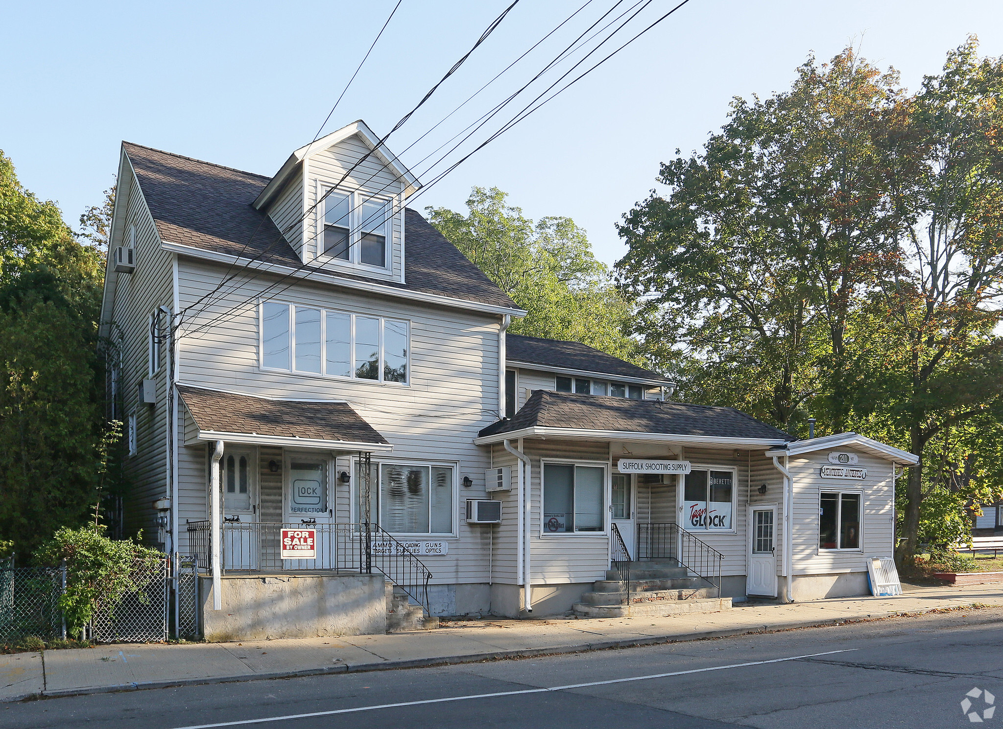 211 Main St, Yaphank, NY à vendre Photo principale- Image 1 de 1