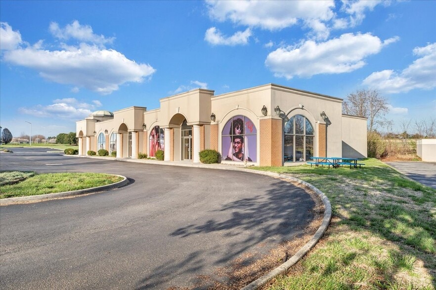 5049 Valley View Blvd NW, Roanoke, VA à vendre - Photo du bâtiment - Image 2 de 10
