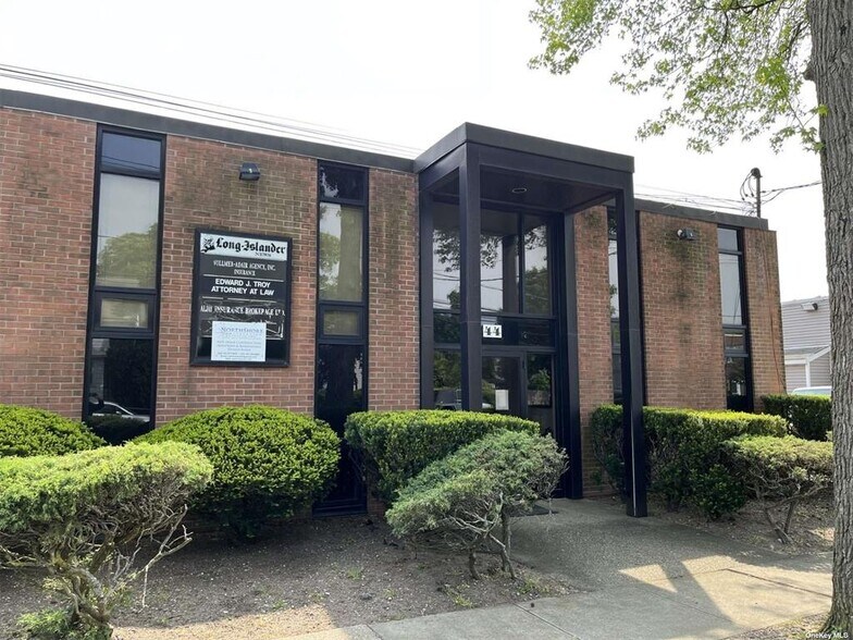44 Broadway, Greenlawn, NY à louer - Photo du bâtiment - Image 1 de 12