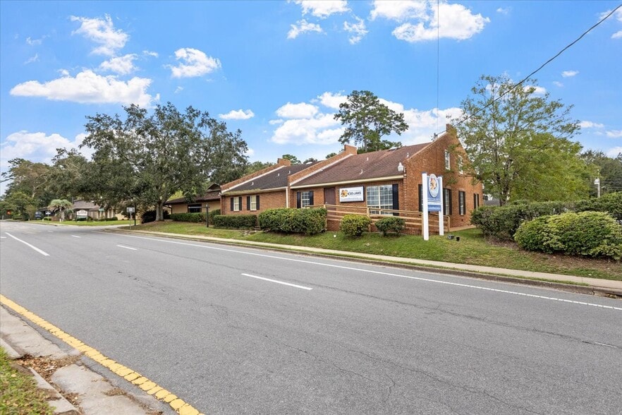 235-237 John Knox Rd, Tallahassee, FL à vendre - Photo du bâtiment - Image 3 de 54