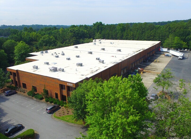 4300 Highlands Pky SE, Smyrna, GA à louer - Photo du bâtiment - Image 2 de 7