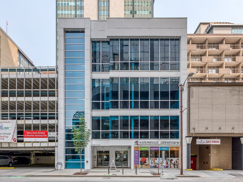 718 8th Ave SW, Calgary, AB à louer - Photo du bâtiment - Image 3 de 36