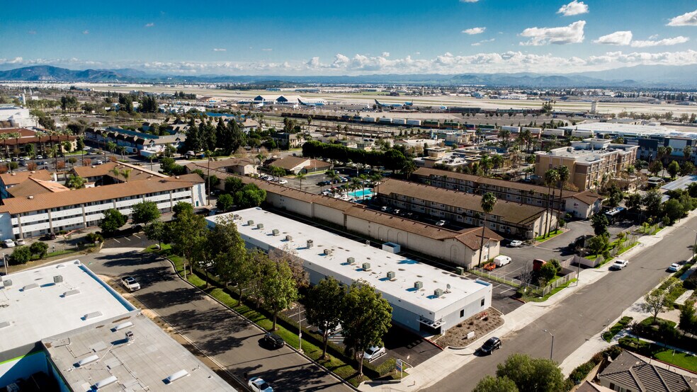 1818 E Elma Ct, Ontario, CA à vendre - Photo du bâtiment - Image 3 de 20
