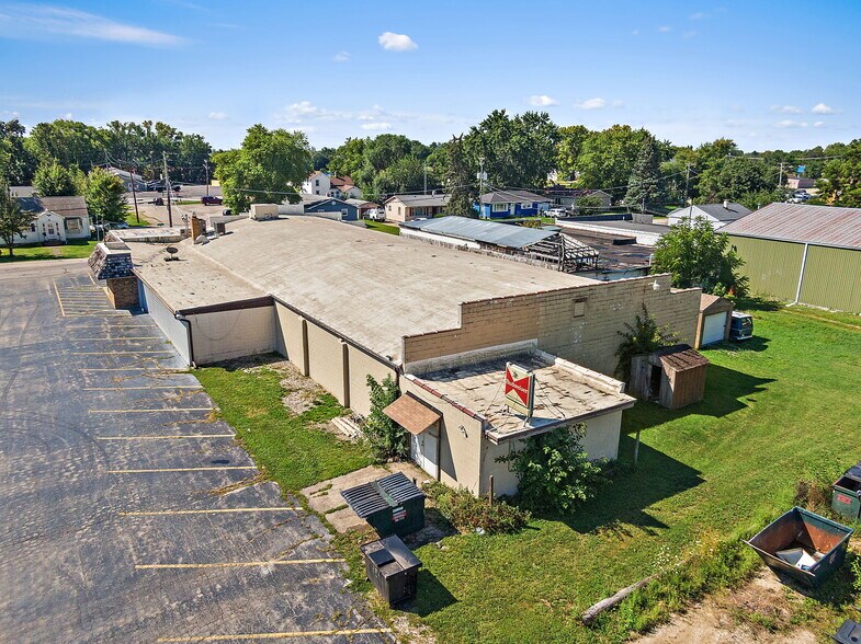 927 E Railroad St, Sandwich, IL à vendre - Photo du bâtiment - Image 2 de 41