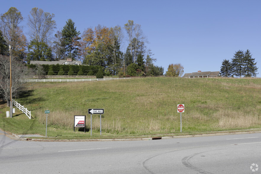 68 Hillside Terrace Dr, Waynesville, NC for sale - Primary Photo - Image 1 of 1