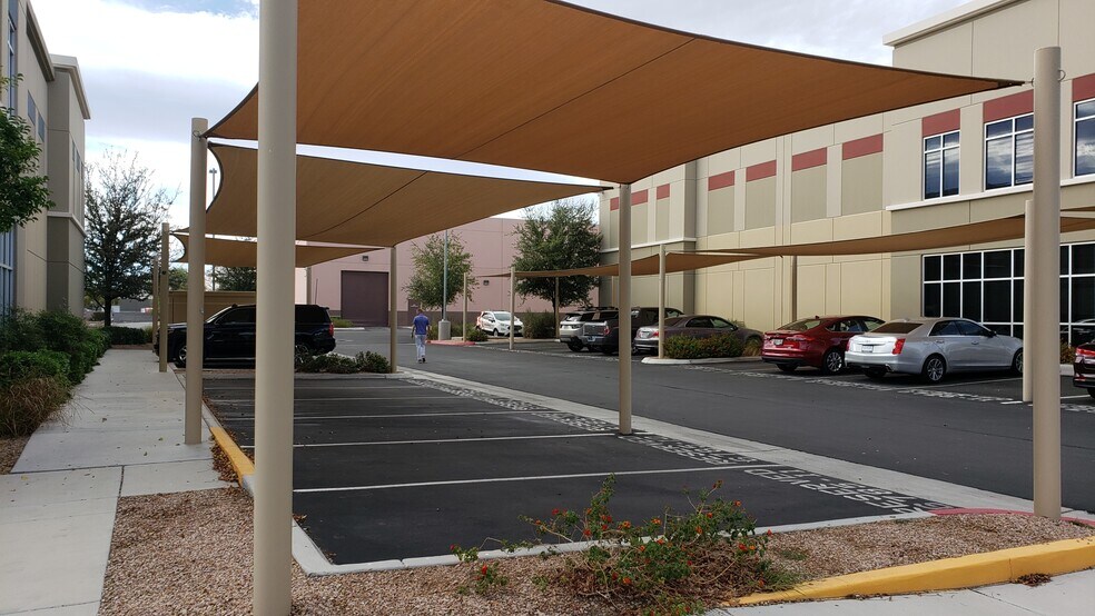 6765 Eastern Ave, Las Vegas, NV à louer - Photo du bâtiment - Image 2 de 3
