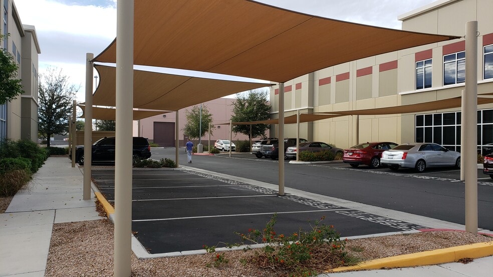 6765 Eastern Ave, Las Vegas, NV à louer - Photo du bâtiment - Image 2 de 3