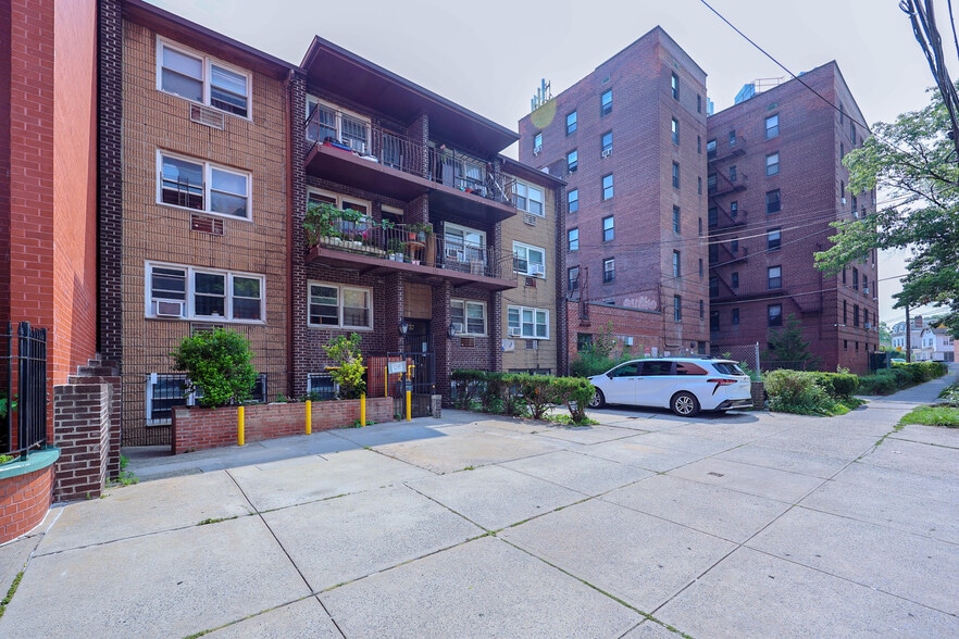 4137 Parsons Blvd, Flushing, NY for sale - Building Photo - Image 2 of 11