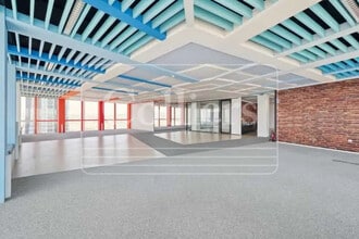 Retail in Marseille for lease Interior Photo- Image 2 of 13