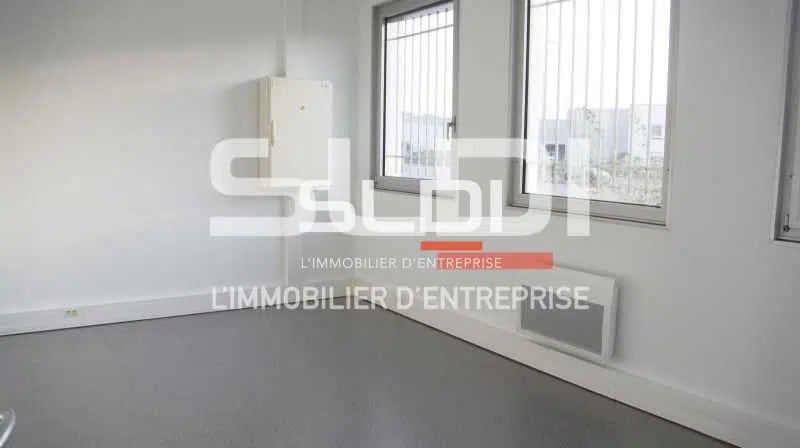 Flex in Vénissieux for lease - Interior Photo - Image 2 of 6