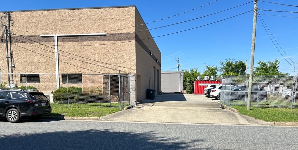 2635 Nevada Ave, Norfolk, VA for lease - Building Photo - Image 1 of 11